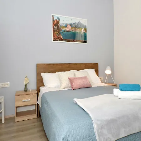 Arya Apartment