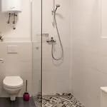 Arya Apartment