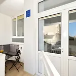 Arya Apartment *