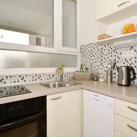 Arya * מאקרסקה