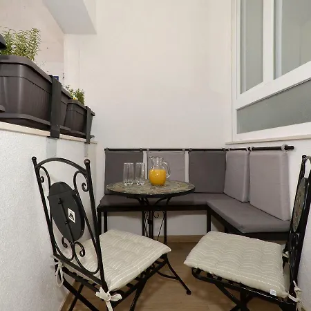 Arya * מאקרסקה